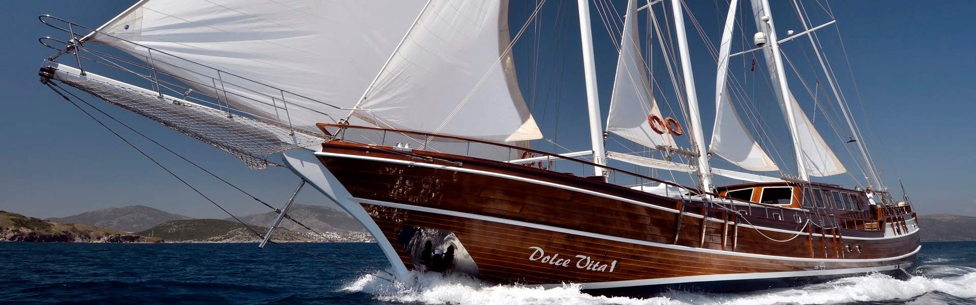 How to charter a gulet?